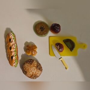 Rement Minature Sandwich With Bread & Pastry